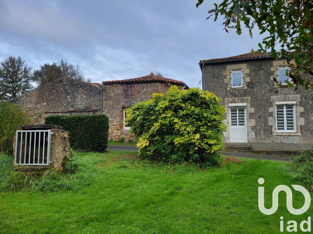 Photo 1 - Maison à BAZOGES-EN-PAREDS