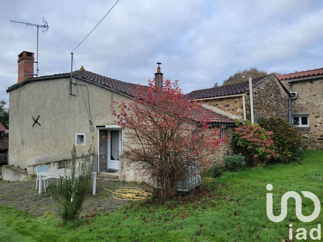 Photo 3 - Maison à BAZOGES-EN-PAREDS