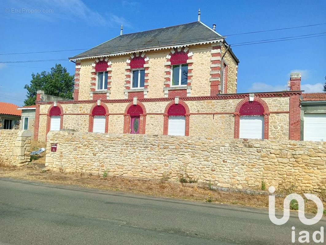 Photo 1 - Maison à SAINT-LEGER-DE-MONTBRUN