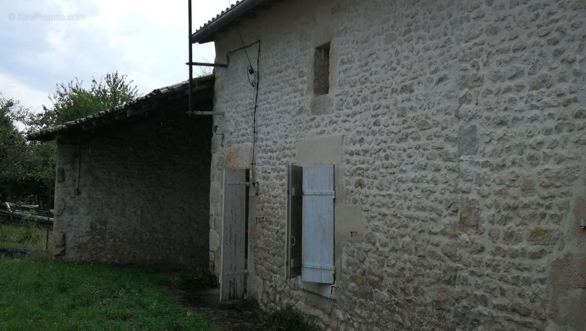 Maison à CHAMPDENIERS-SAINT-DENIS