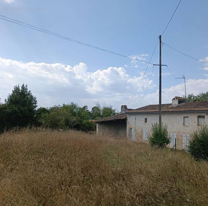 Maison à CHAMPDENIERS-SAINT-DENIS