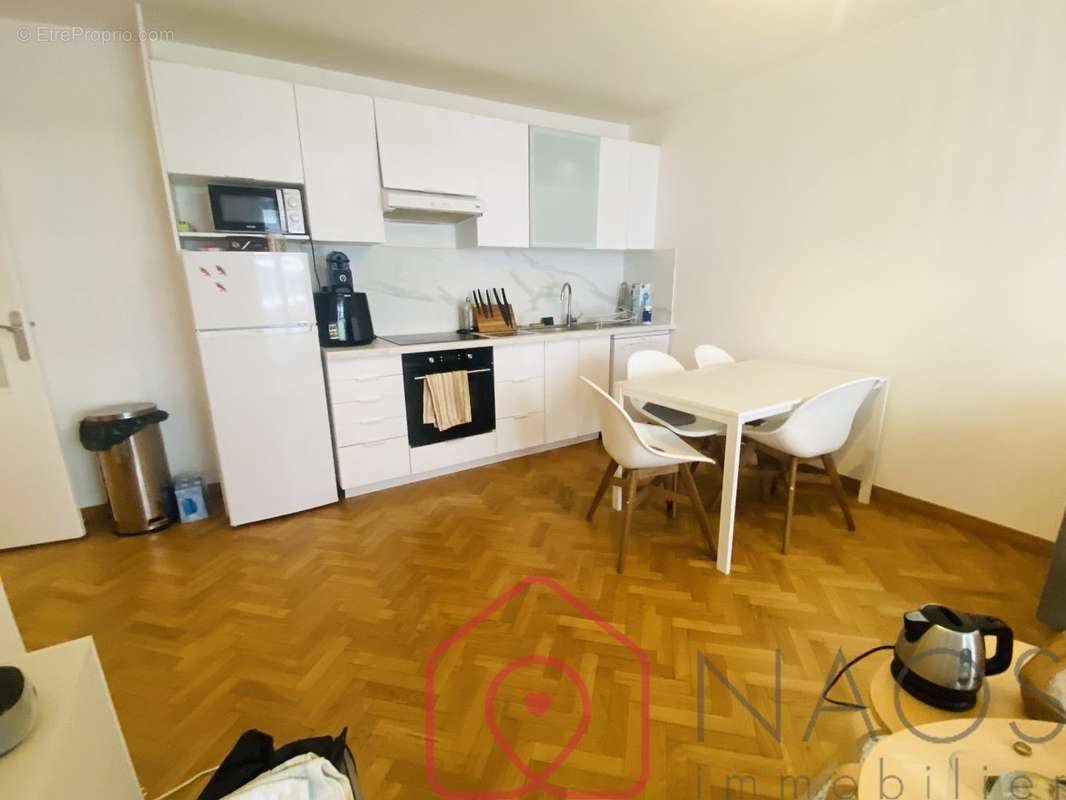 Appartement à COURBEVOIE