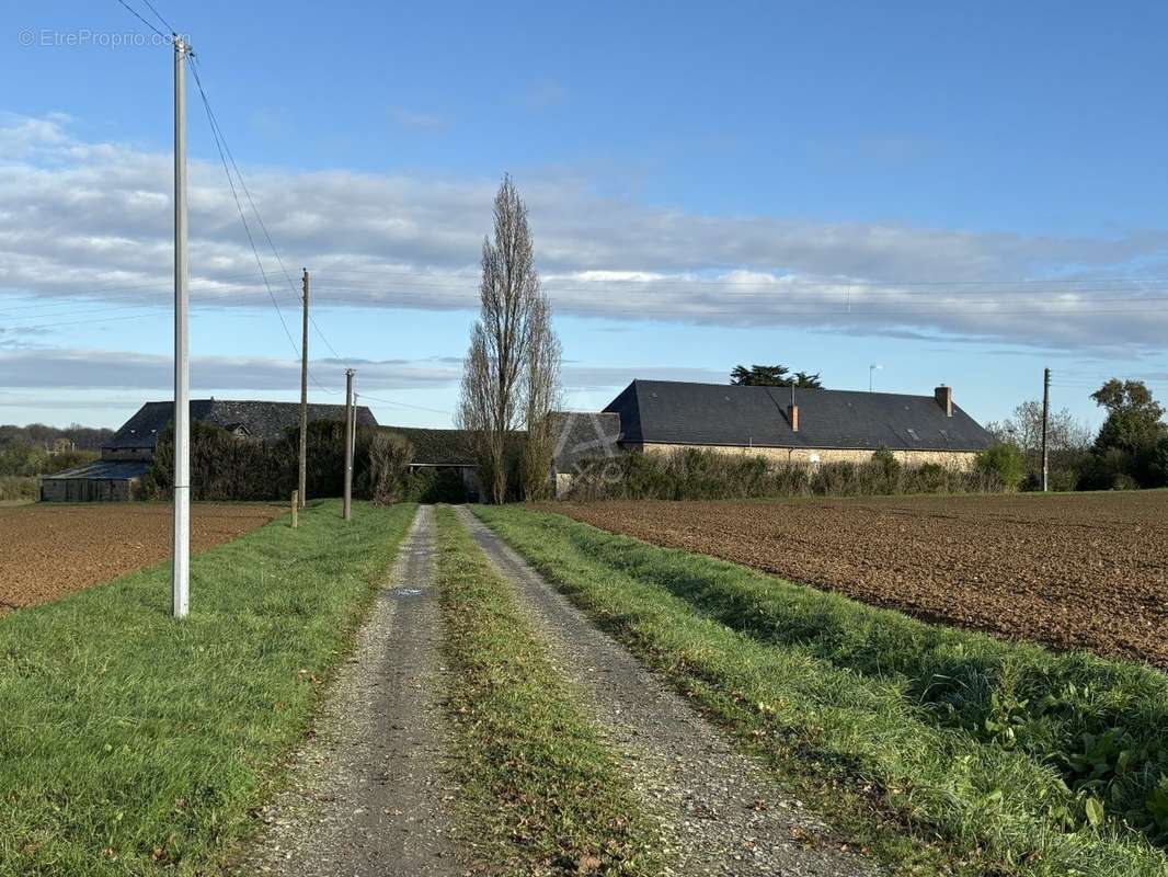 Maison à SAINT-DENIS-D&#039;ANJOU