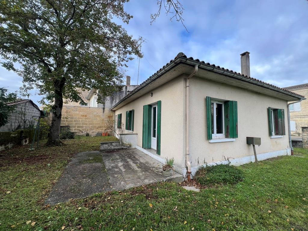 Maison à SAINT-MEDARD-DE-GUIZIERES