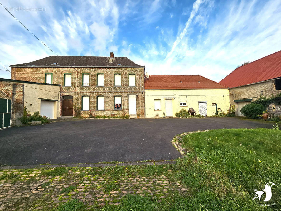 Maison à LECLUSE