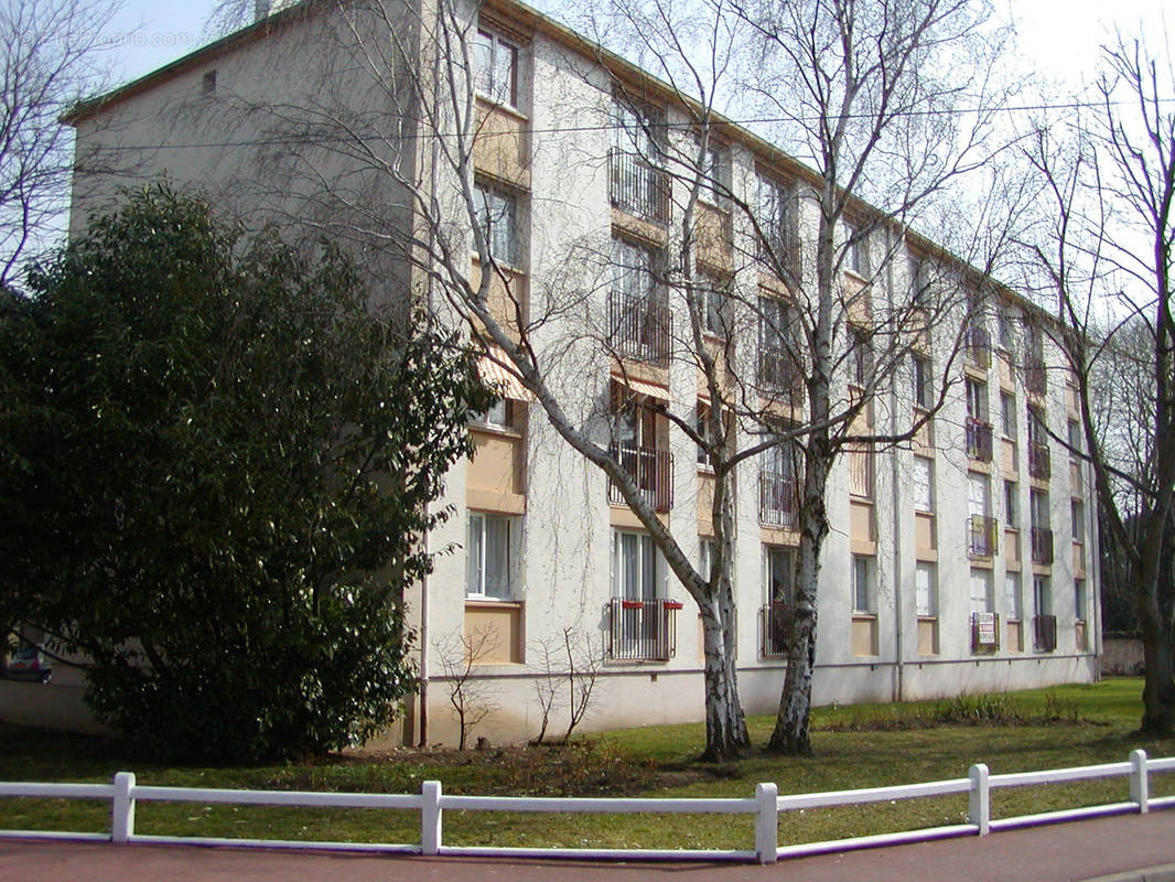 Appartement à EZANVILLE