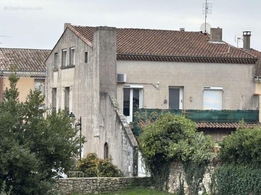 Appartement à CHARMES-SUR-RHONE