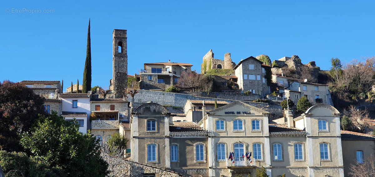 Appartement à CHARMES-SUR-RHONE