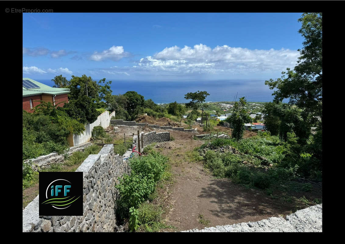 Terrain à LE PORT