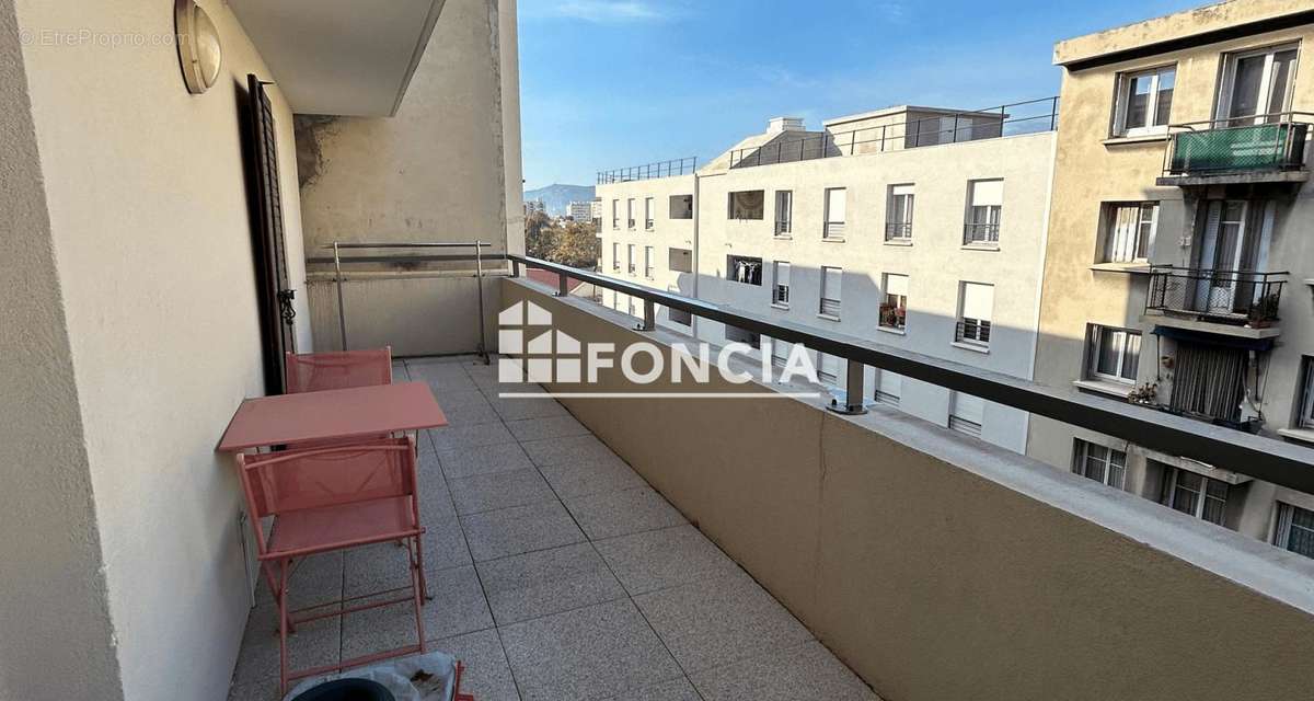 Appartement à MARSEILLE-5E