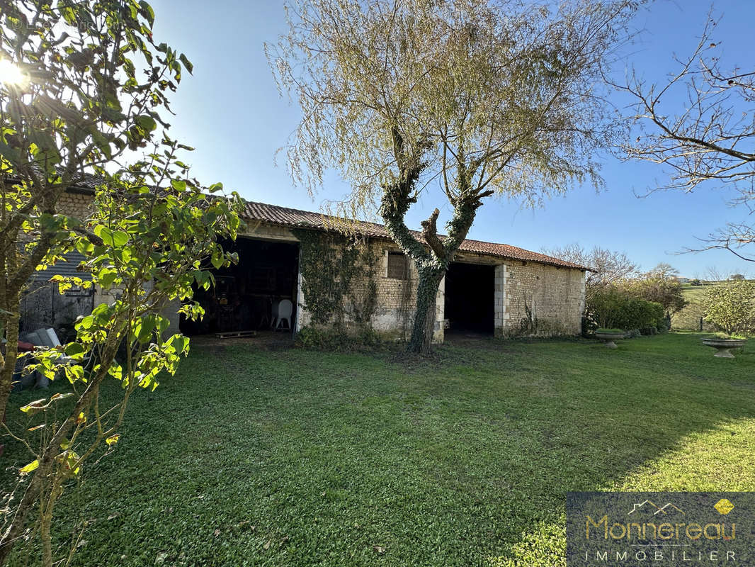 Maison à BRIE-SOUS-BARBEZIEUX