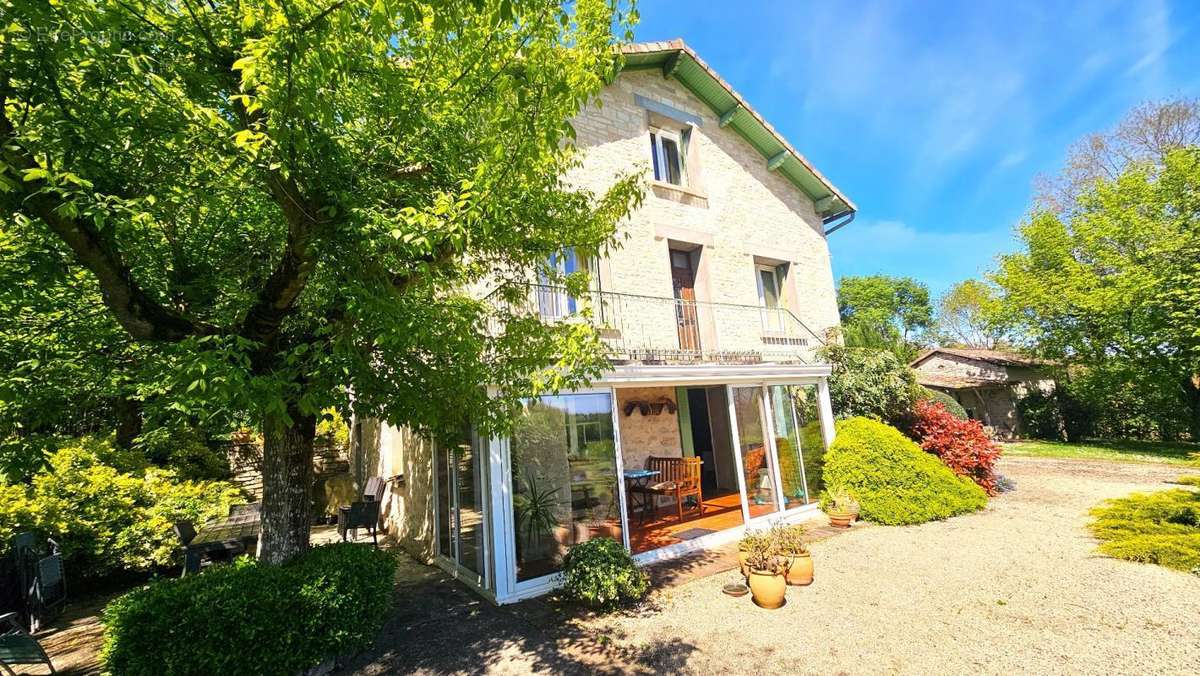 Maison à LAPENCHE