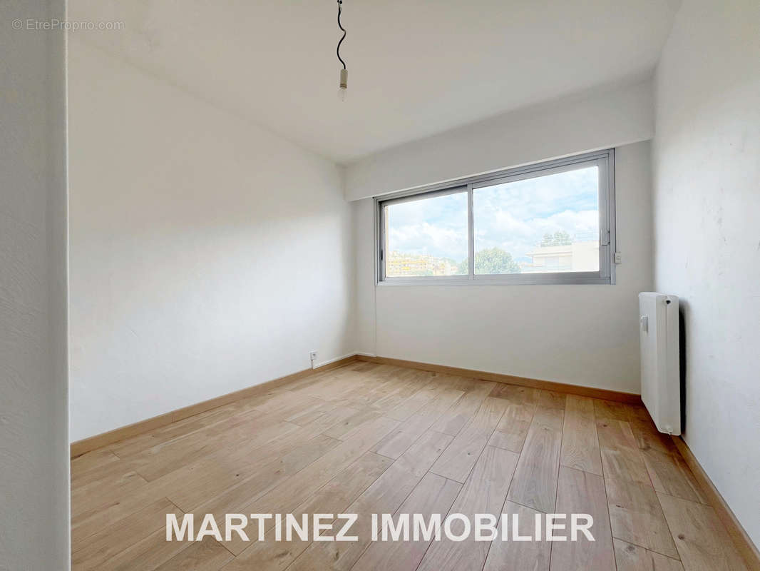 Appartement à SAINT-LAURENT-DU-VAR