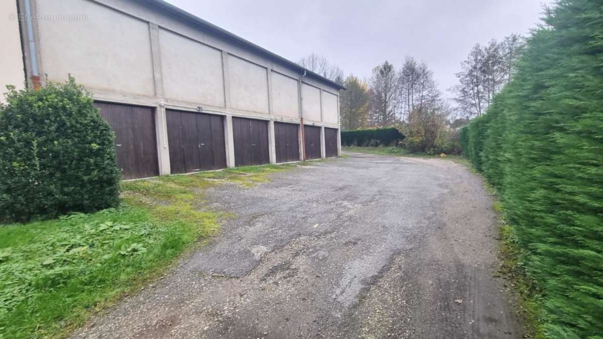 Appartement à LE CHAMBON-FEUGEROLLES