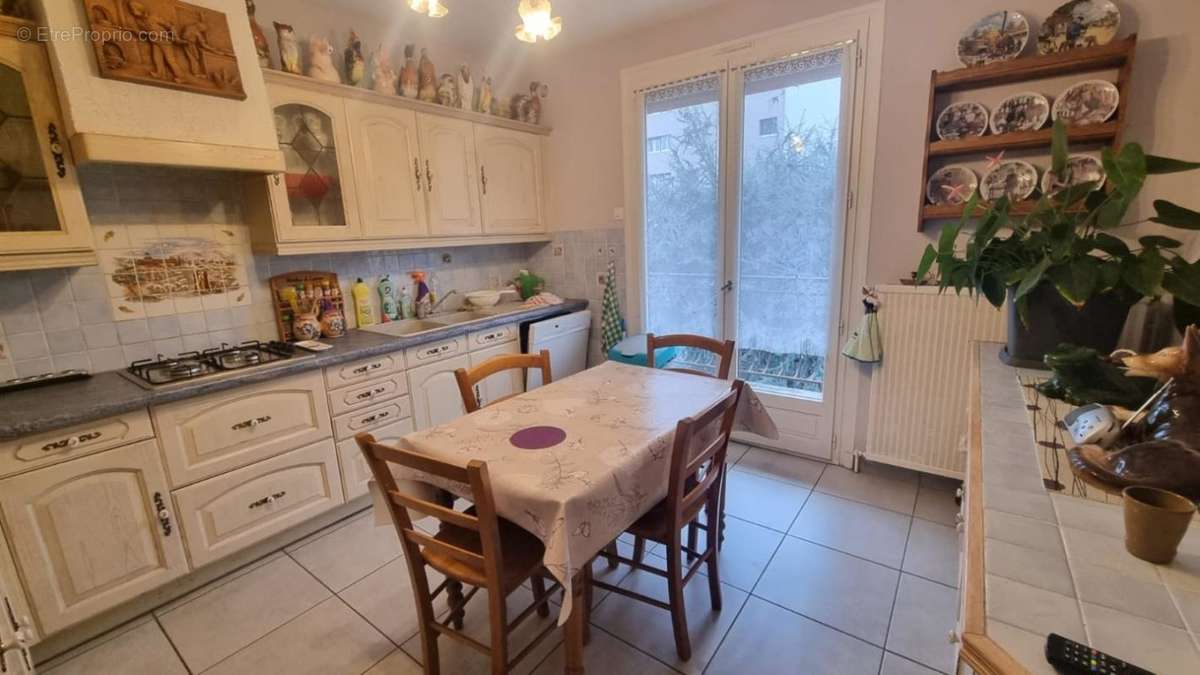 Appartement à LE CHAMBON-FEUGEROLLES