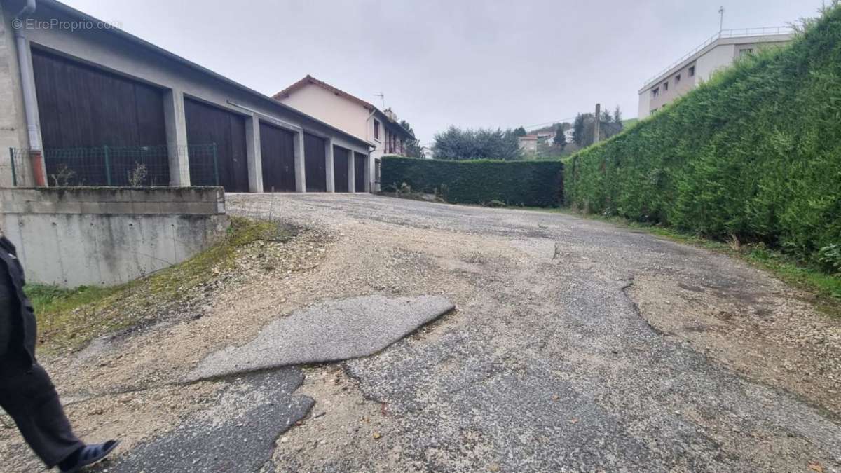 Appartement à LE CHAMBON-FEUGEROLLES