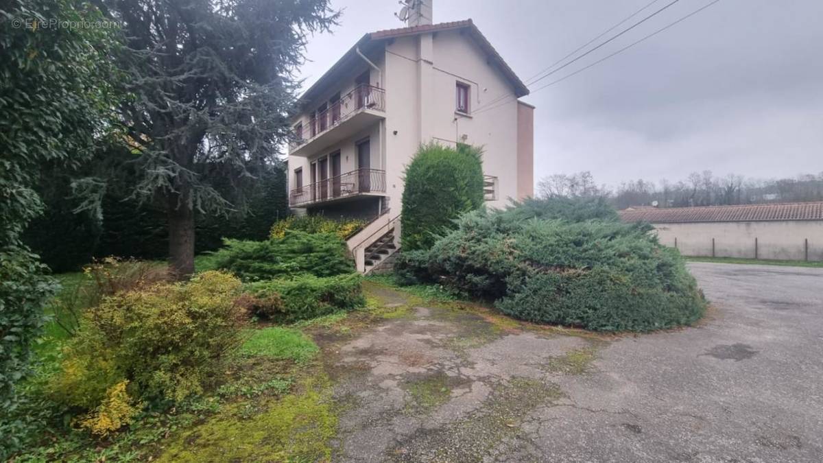 Appartement à LE CHAMBON-FEUGEROLLES