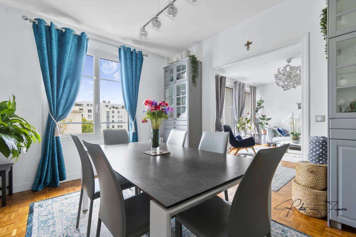 Appartement à COURBEVOIE