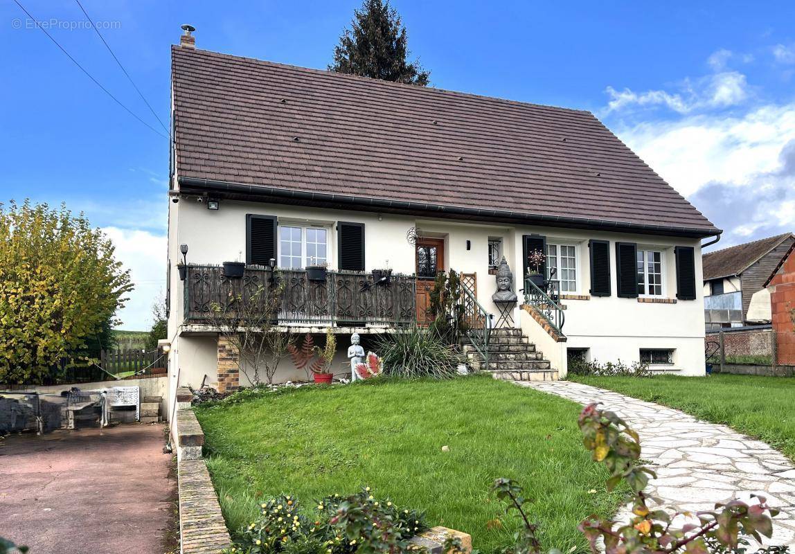 Maison à GUIGNECOURT