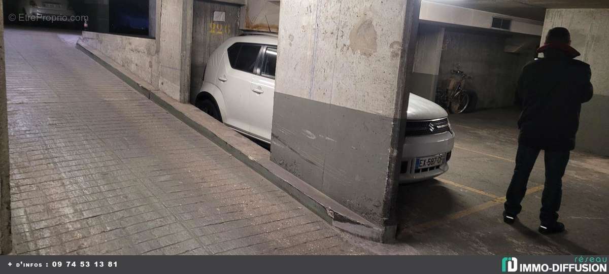 Parking à PARIS-16E