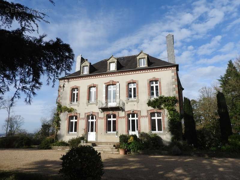 Maison à LA ROCHE-MAURICE