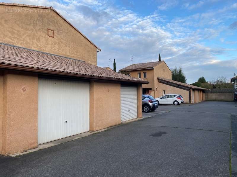 Parking à CUGNAUX