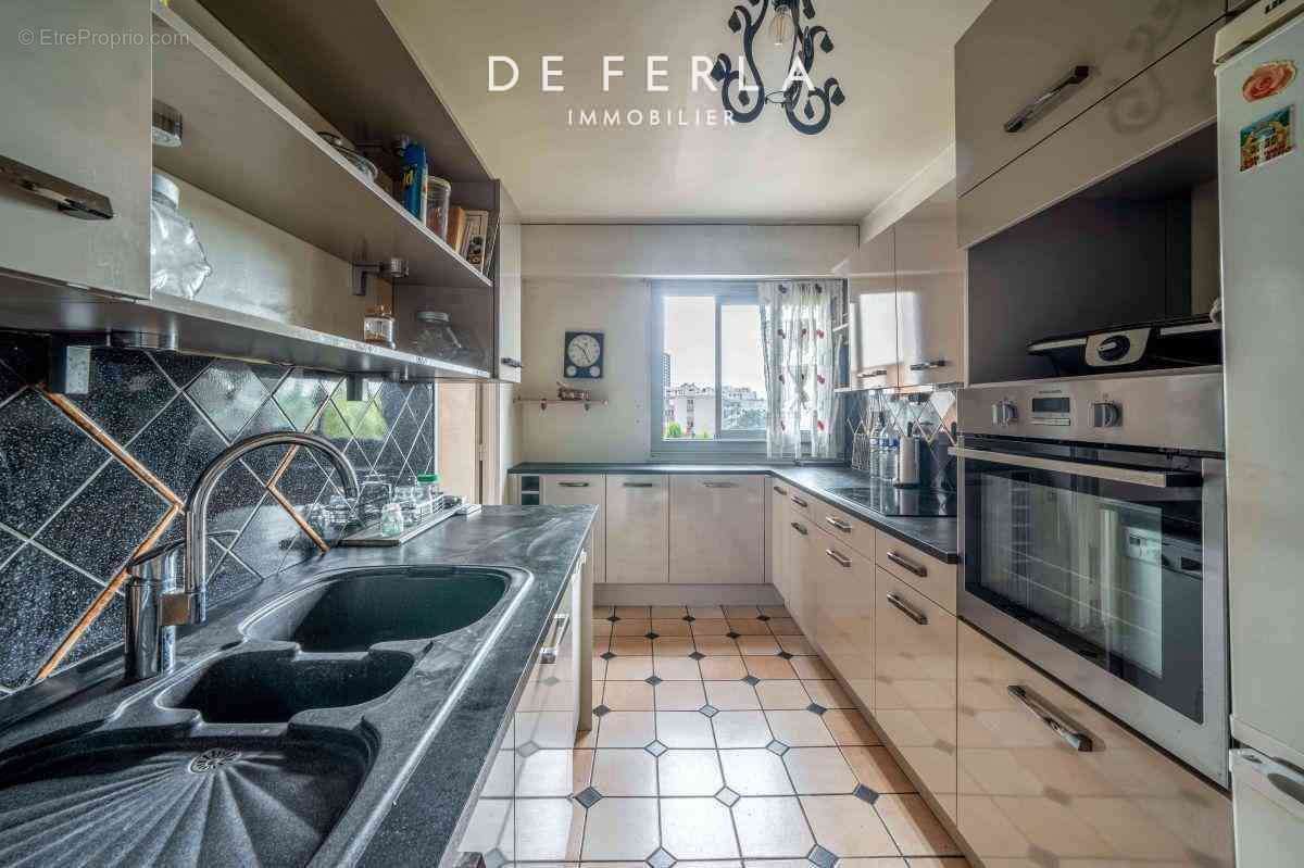 Appartement à PARIS-20E