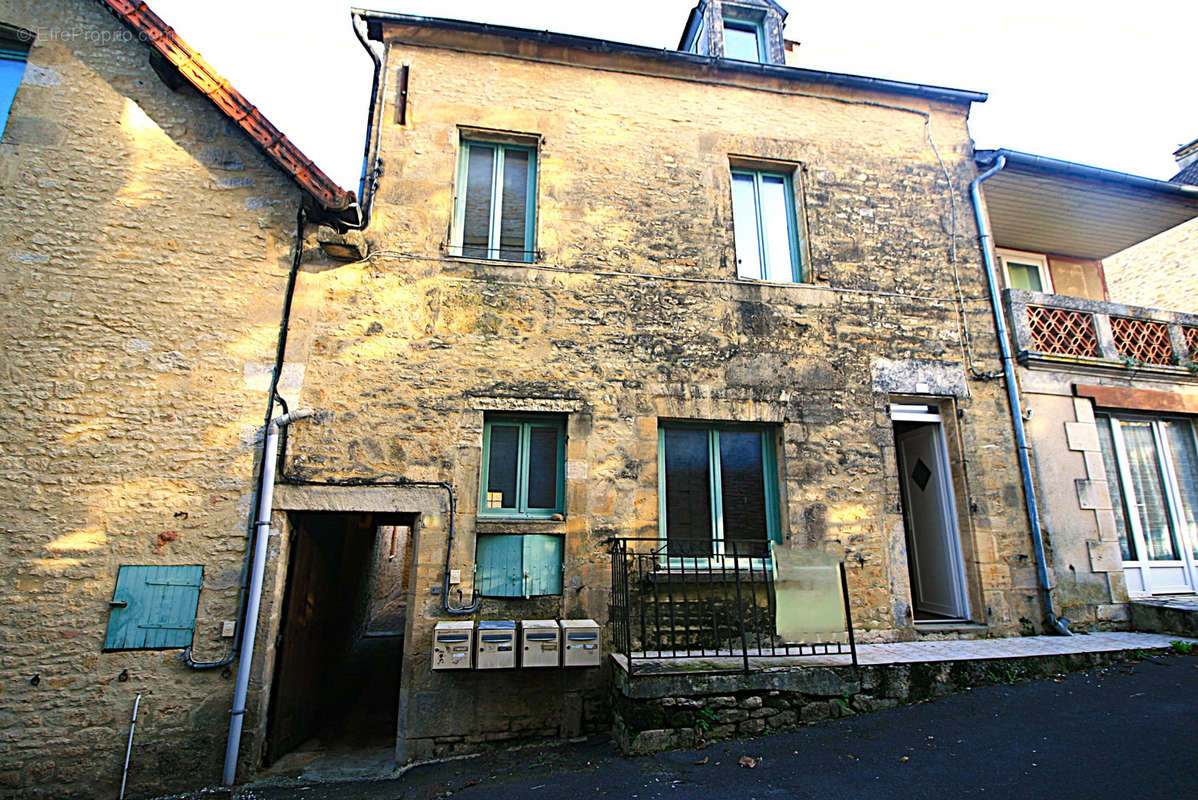 Maison à SALIGNAC-EYVIGUES