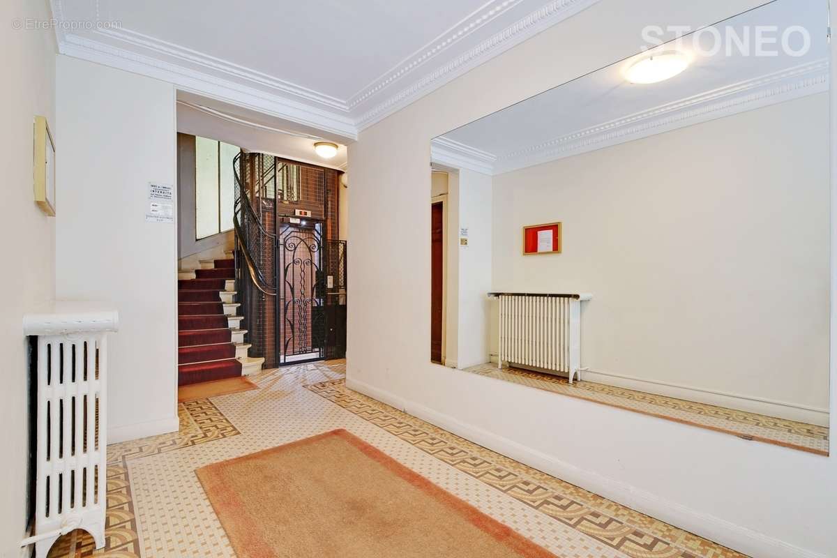 Appartement à PARIS-16E