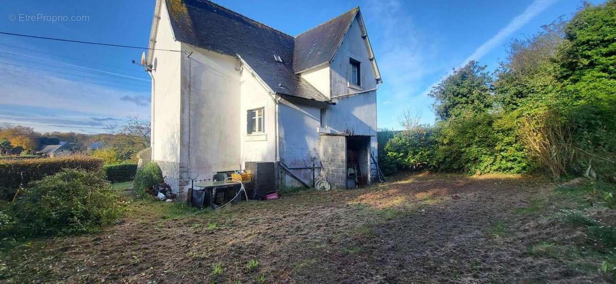 Maison à LA ROCHE-DERRIEN