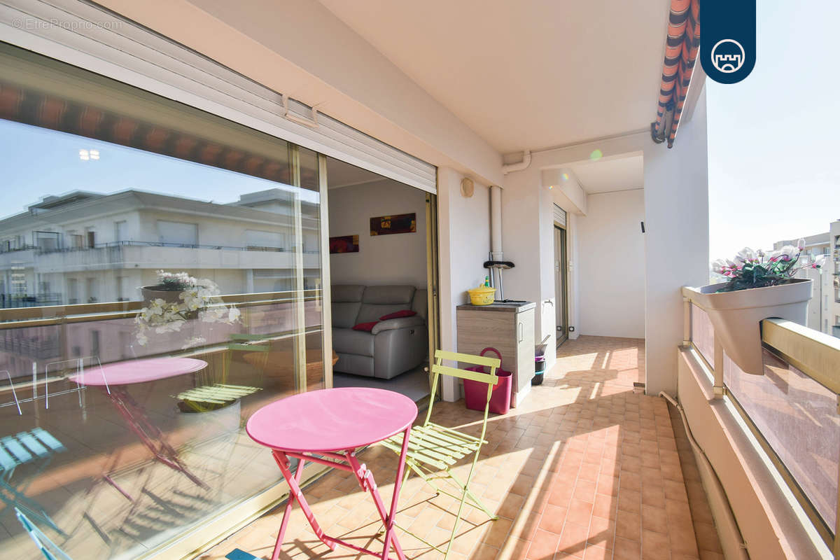 Appartement à SAINT-LAURENT-DU-VAR