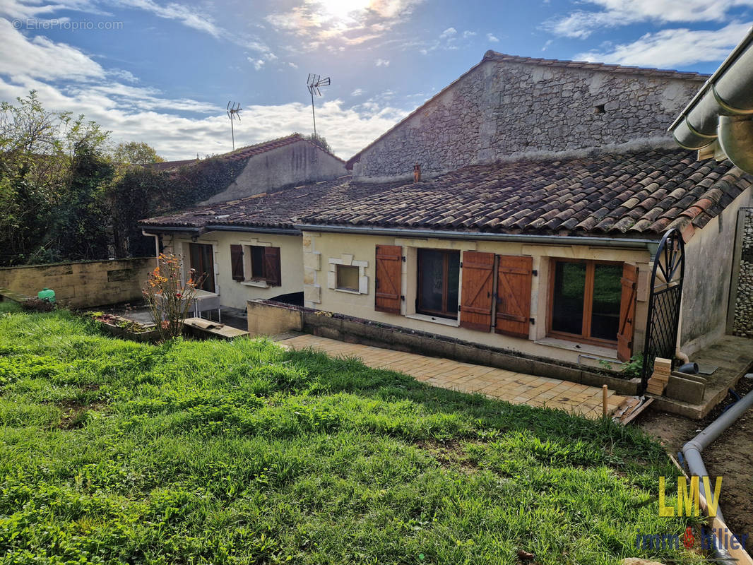 Maison à RAUZAN