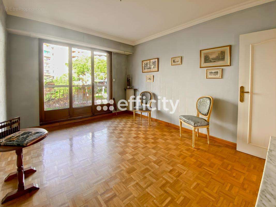 Appartement à MARSEILLE-4E