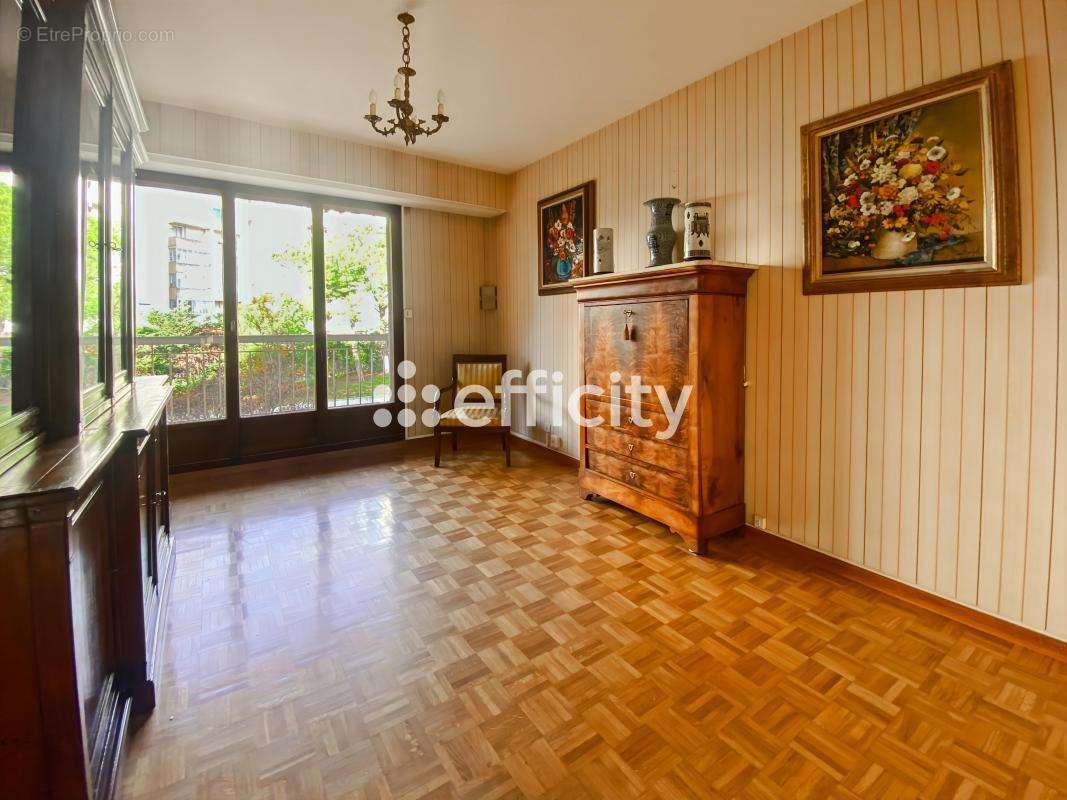 Appartement à MARSEILLE-4E