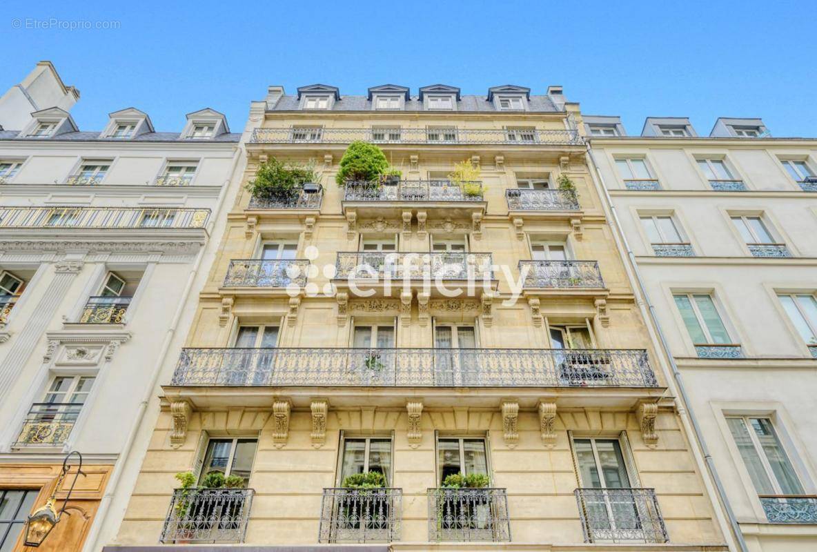 Appartement à PARIS-8E