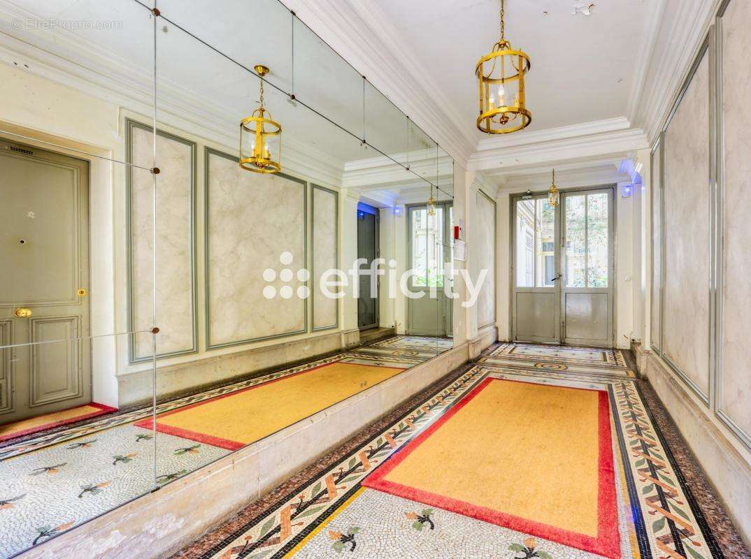 Appartement à PARIS-8E