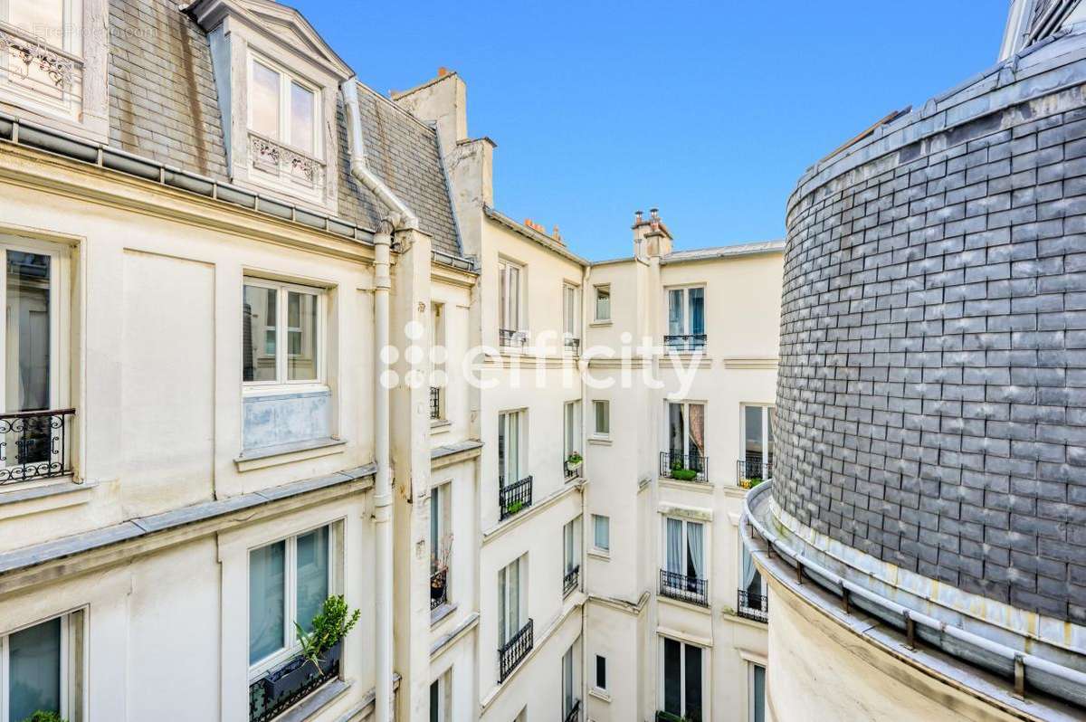 Appartement à PARIS-8E