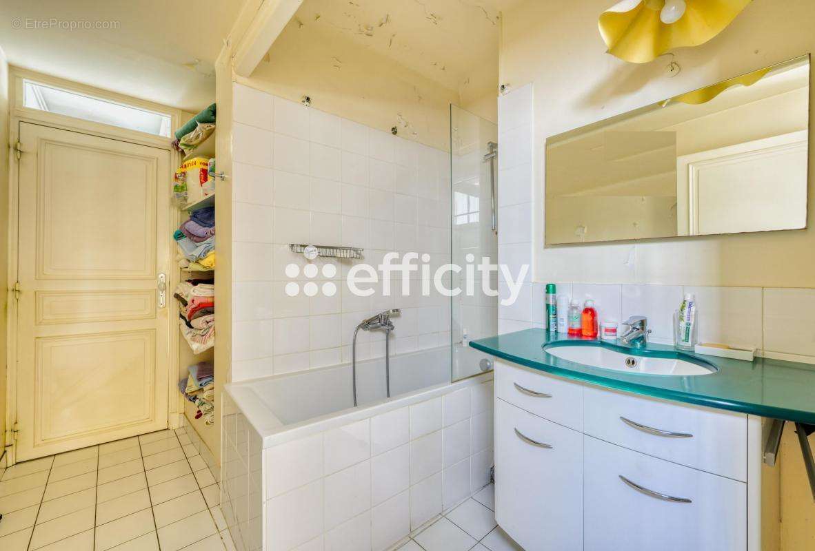 Appartement à PARIS-8E