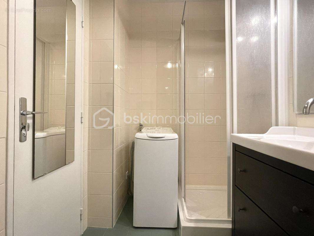 Appartement à COURBEVOIE