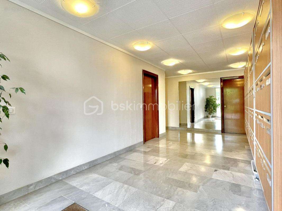 Appartement à COURBEVOIE