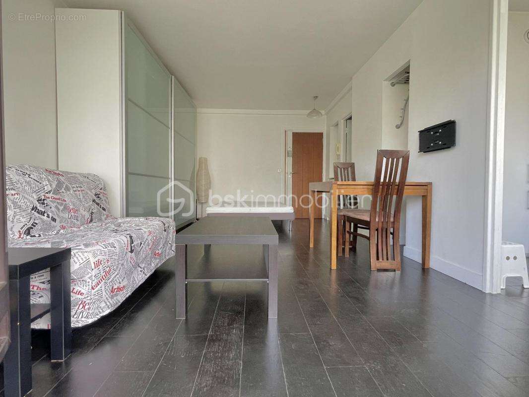 Appartement à COURBEVOIE