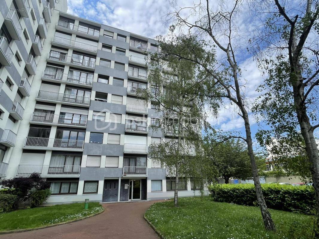 Appartement à COURBEVOIE