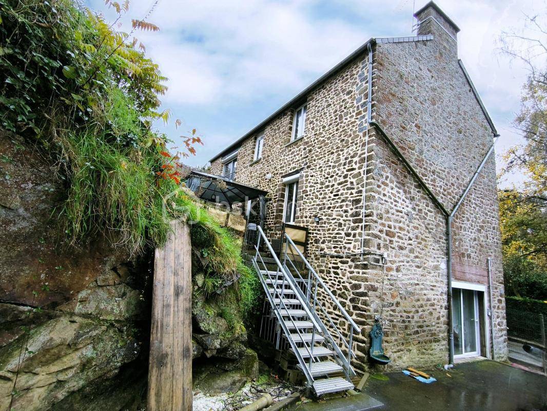 Maison à FOUGERES