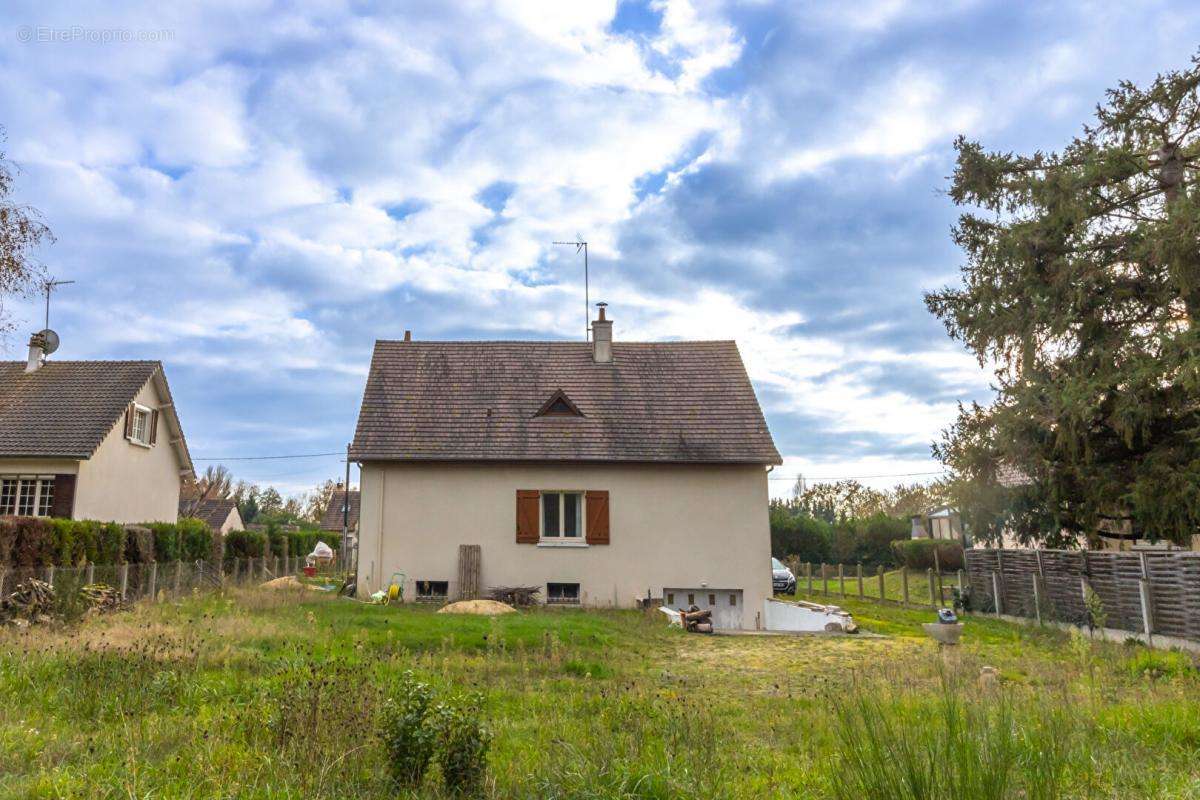 Maison à GIEVRES