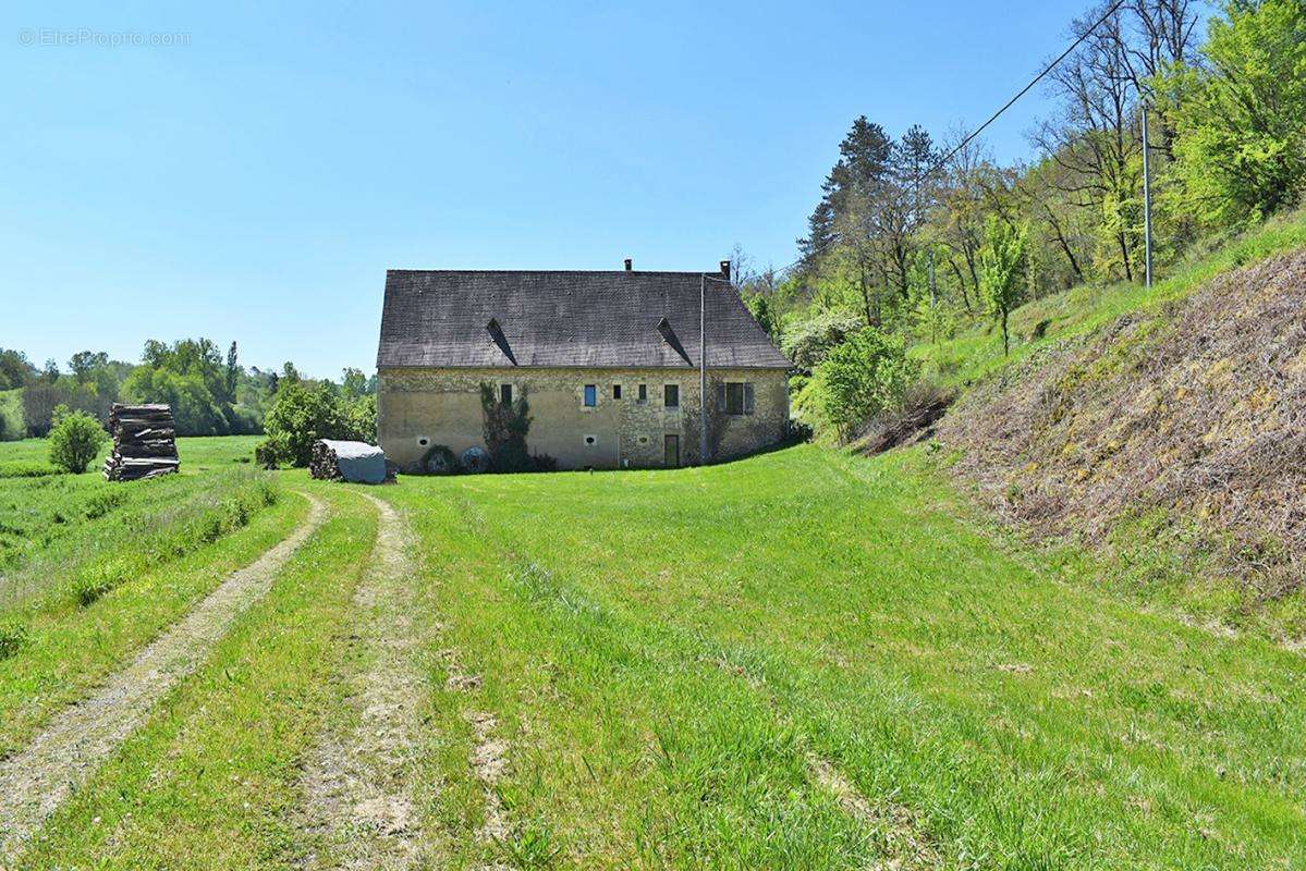 Maison à SAINT-GENIES