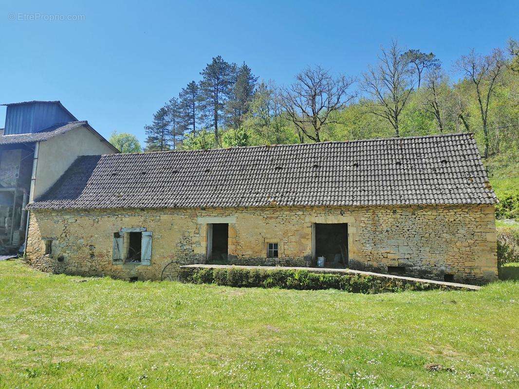 Maison à SAINT-GENIES