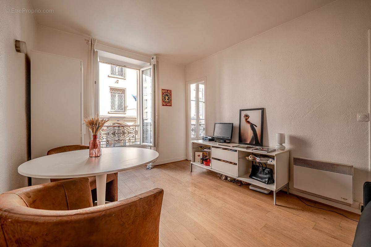 Appartement à PARIS-7E