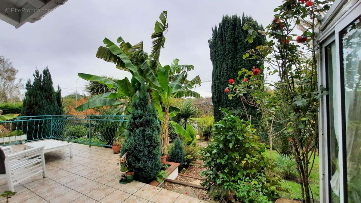 Maison à MONTENDRE