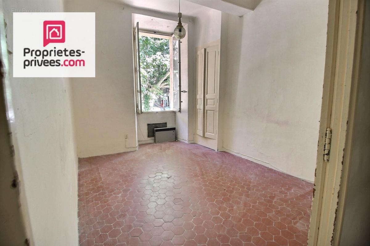 Appartement à SALERNES