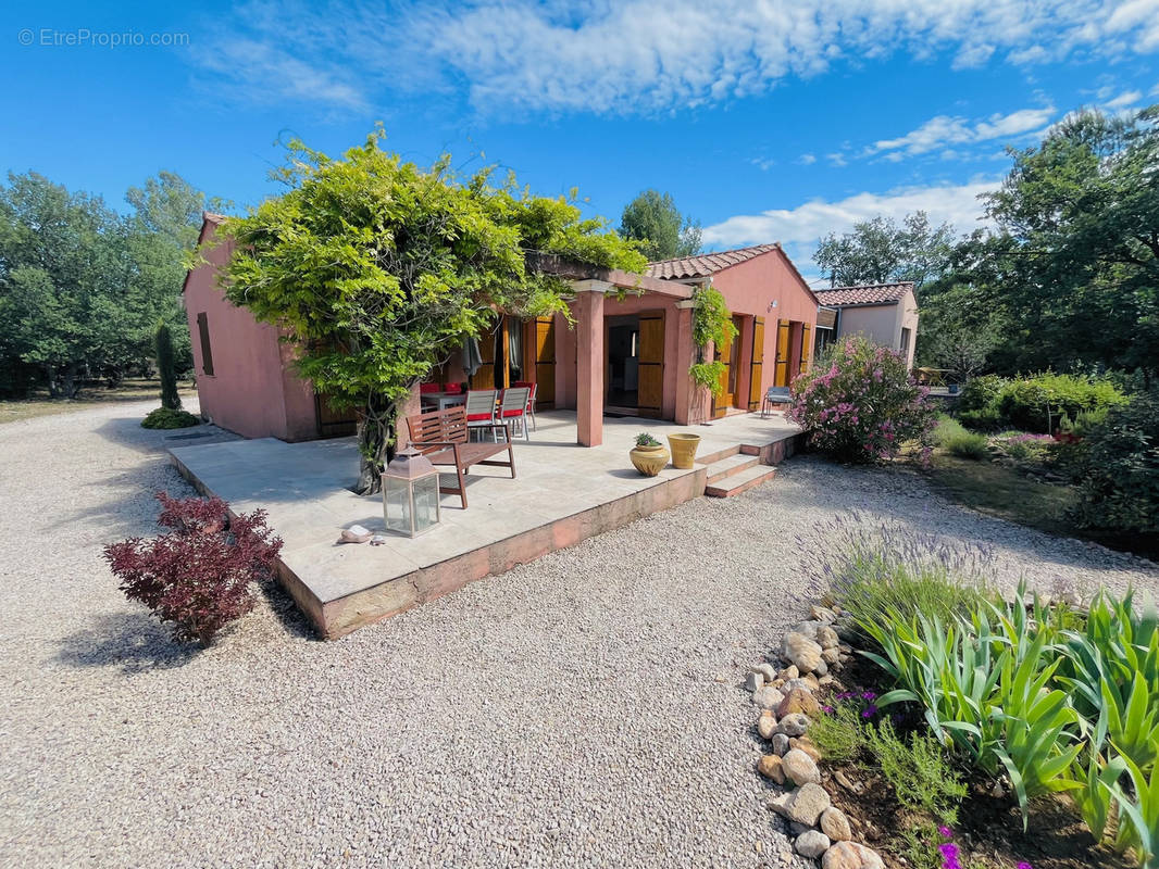 Maison à SAINT-SATURNIN-LES-APT